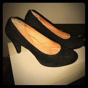 Black Suede 10M